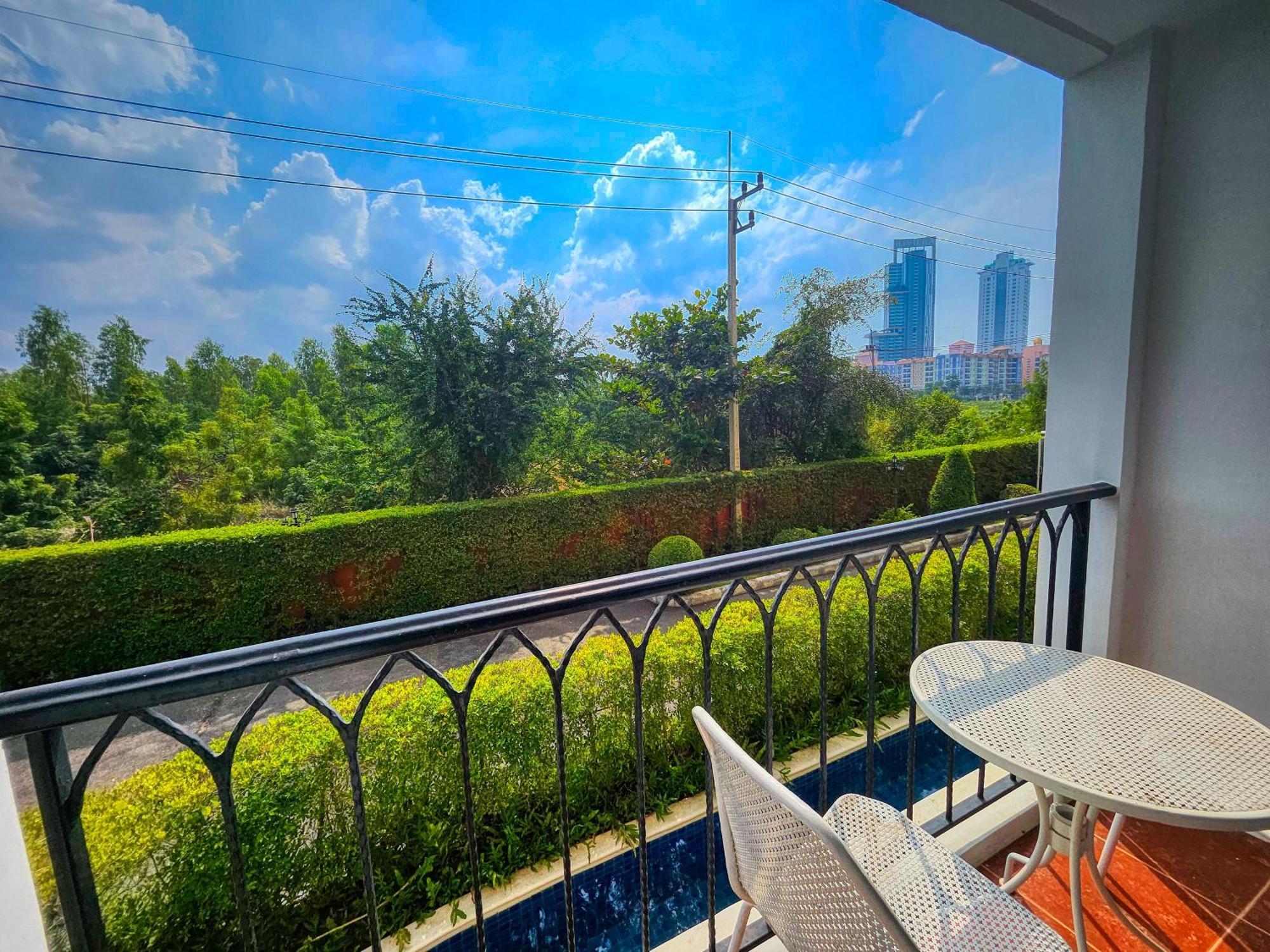Venetian Residence Haat Jomtien Eksteriør bilde