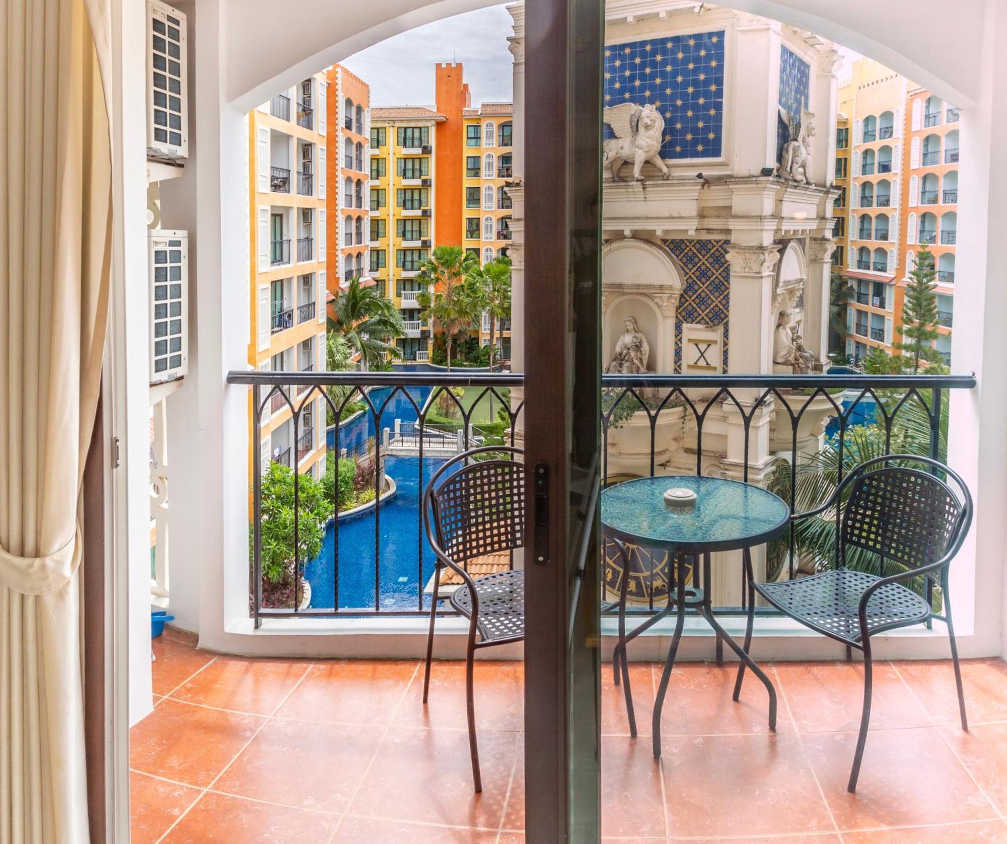 Venetian Residence Haat Jomtien Eksteriør bilde